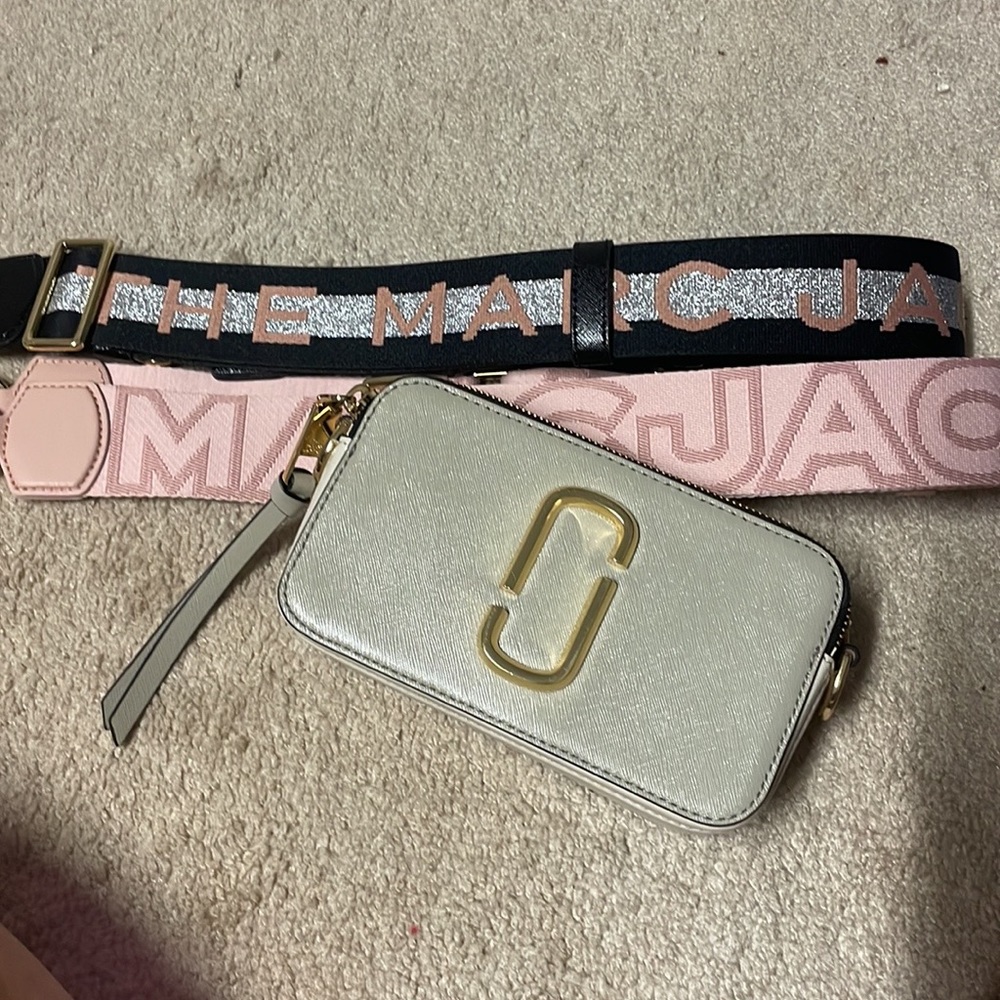 Perfect condition! Comes with two straps! Love, just too small for my needs.
